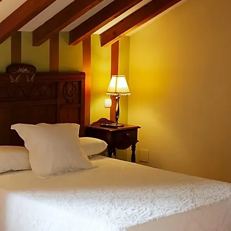 Palacio La Casona De Cerrazo فندق Reocín